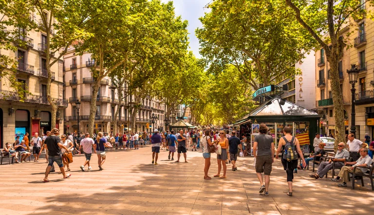 How to Experience Barcelona in a Few Hours Without Missing Its Essence