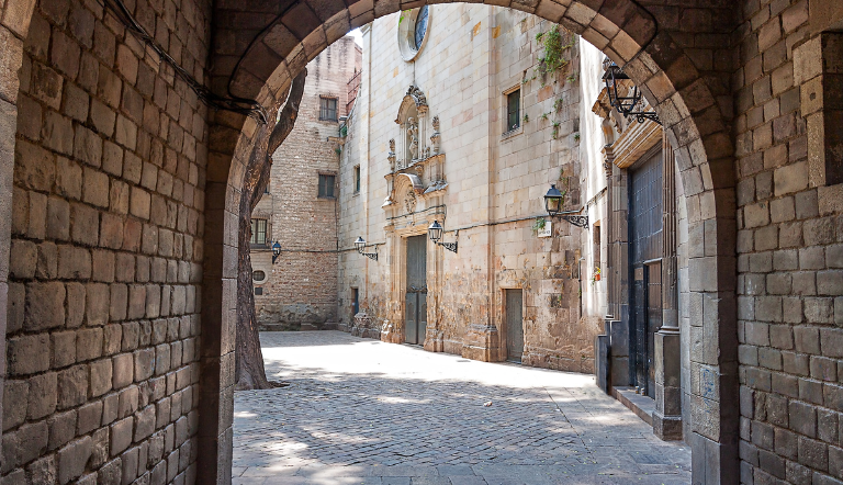 Streets-That-Tell-Stories-Discover-the-Gothic-Quarter-from-Within