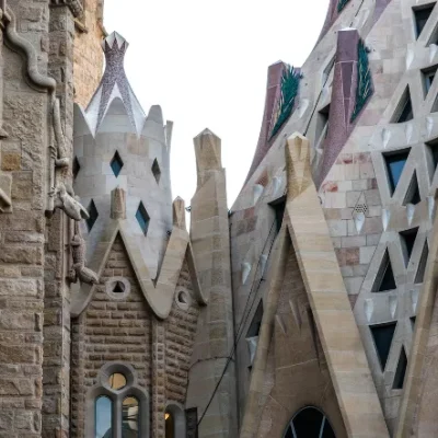 The Details of Gaudí’s Architecture That Often Go Unnoticed-convertido-de-png