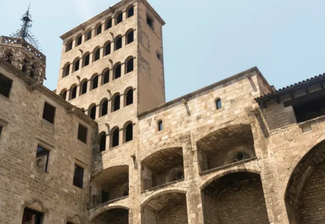 2,000 Years of History on a Walk Through Barcelona’s Gothic Quarter-convertido-de-png